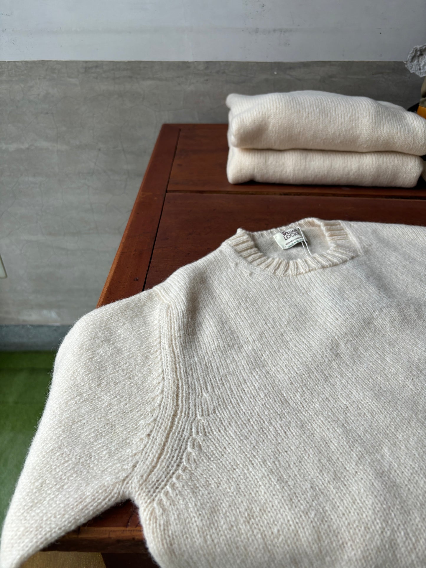 William Lockie Supersoft Lambswool Crew / Cream