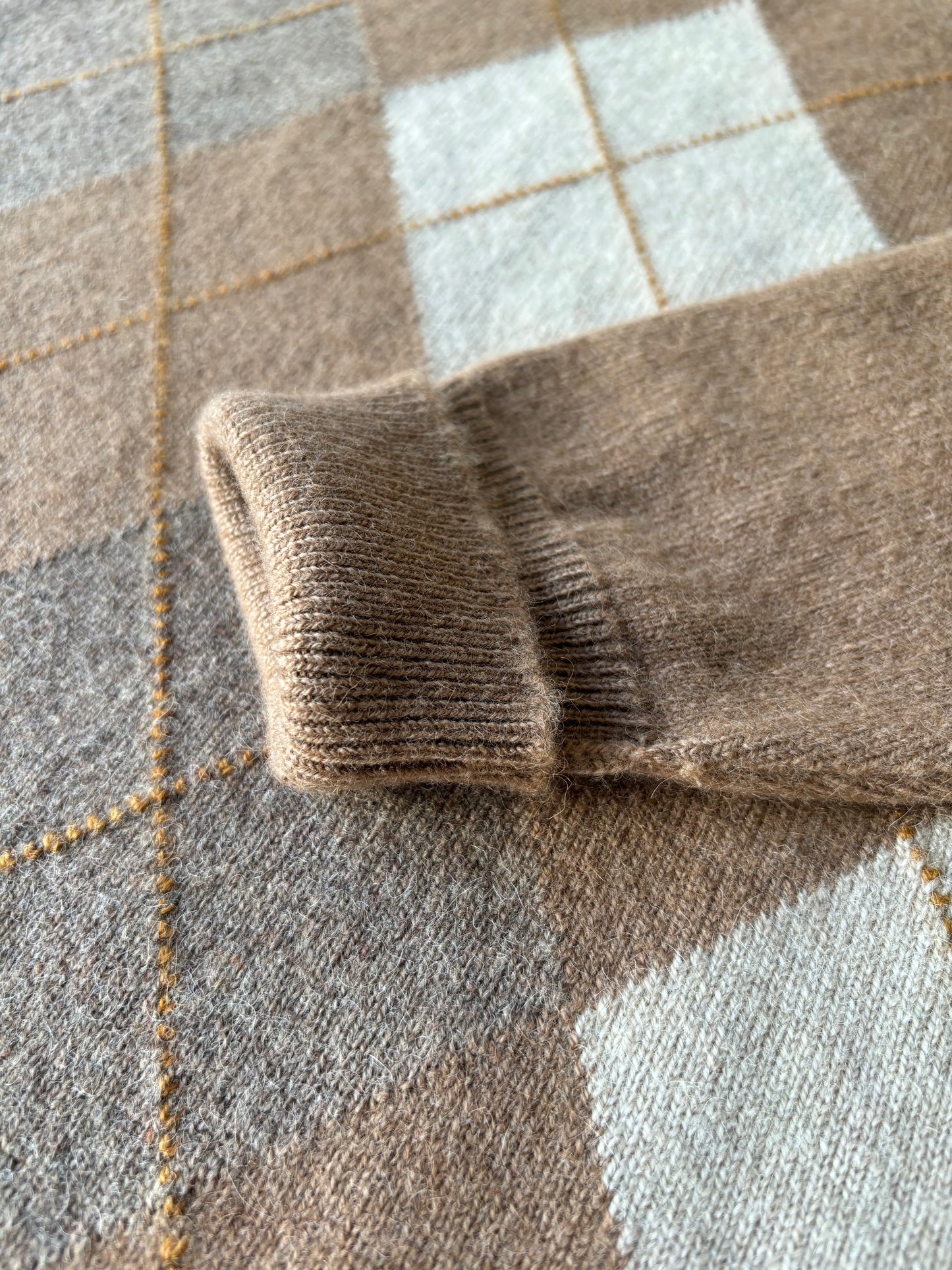 William Lockie Argyle 100% Camel-hair Vee / Turn-up Cuff
