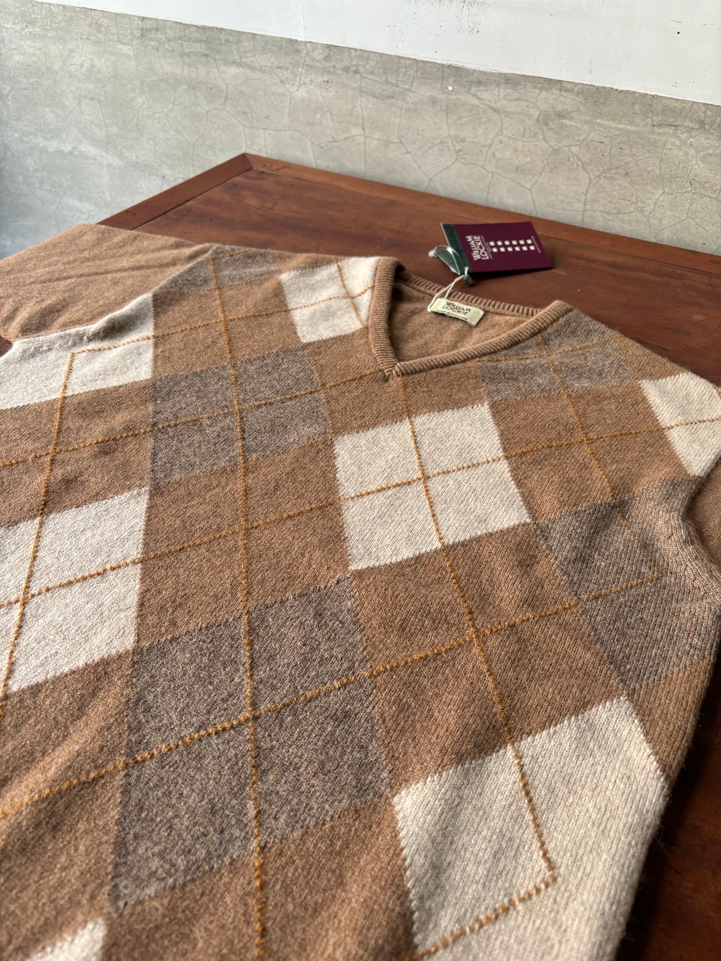William Lockie Argyle 100% Camel-hair Vee / Turn-up Cuff