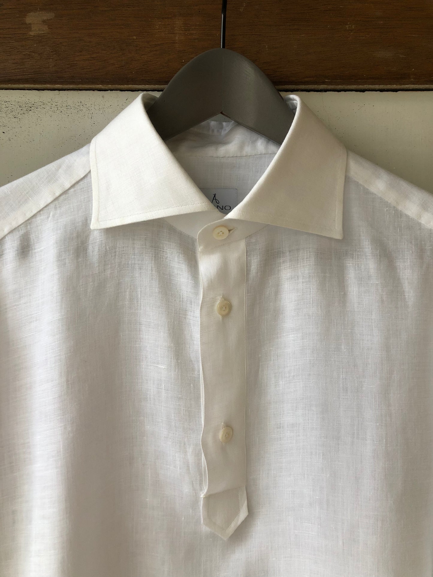 Avino light weight linen pull-over / white