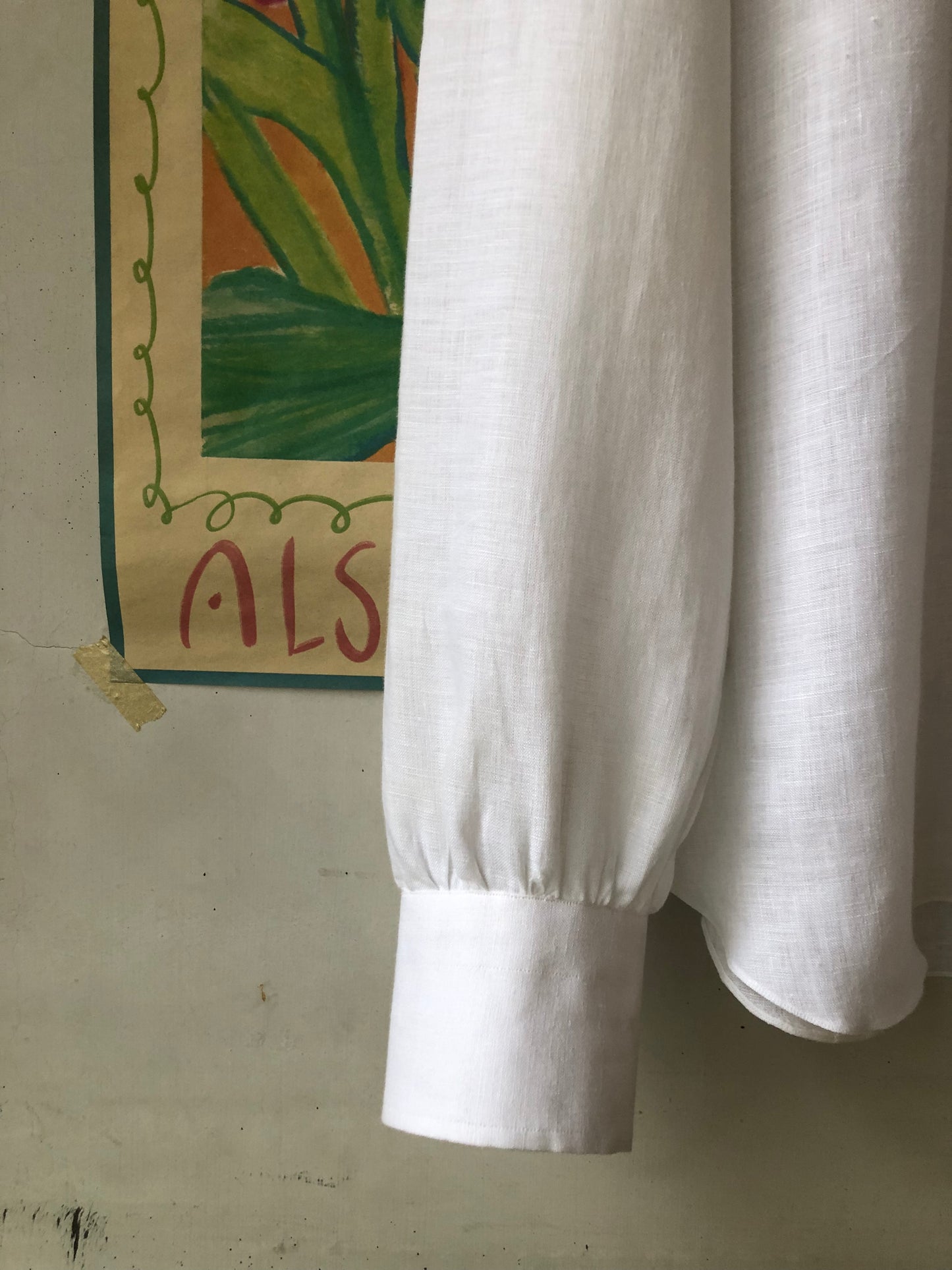 Avino light weight linen pull-over / white