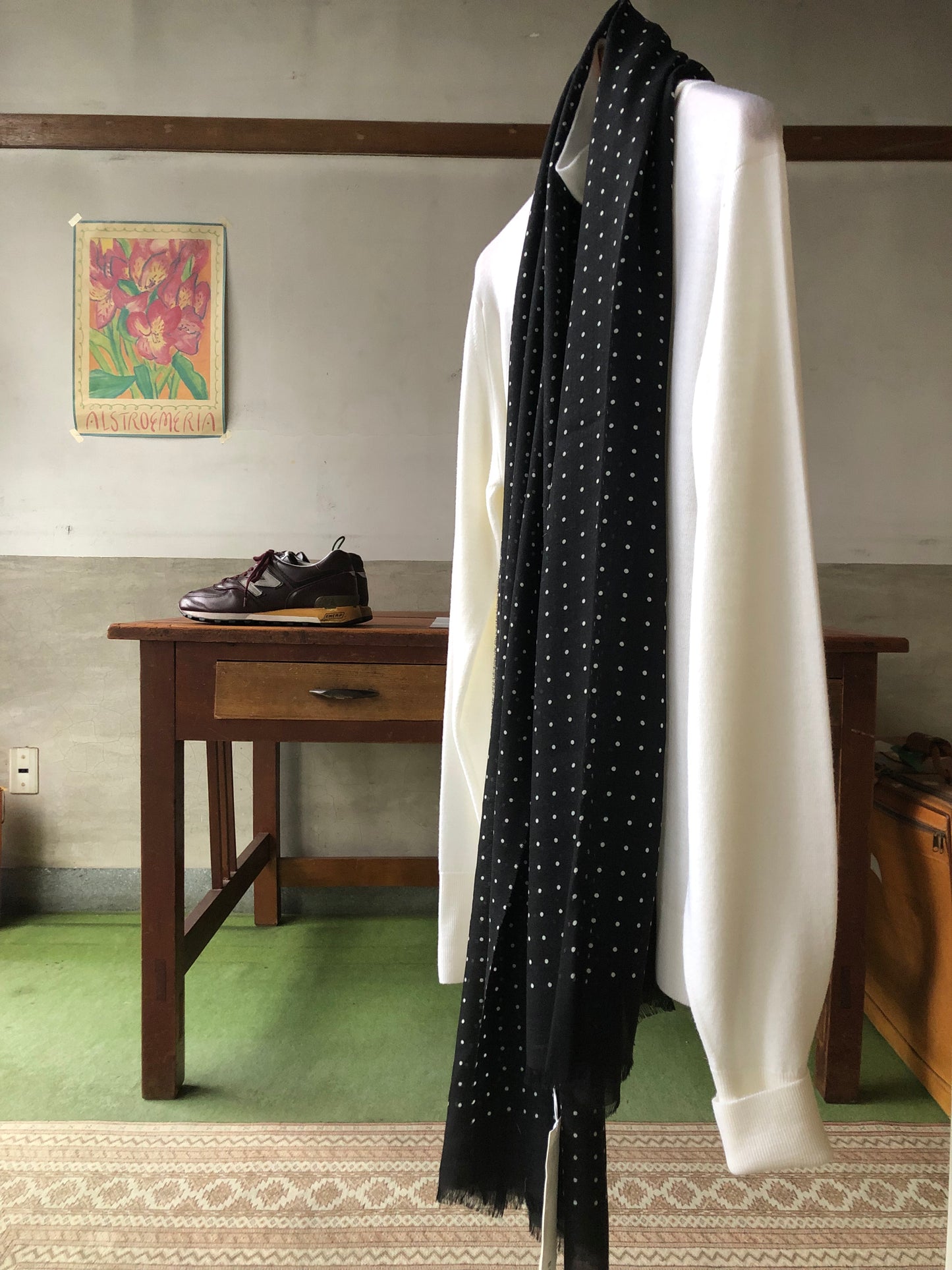 BEGG×CO 100% cashmere 'wispy' scarf / BLACK