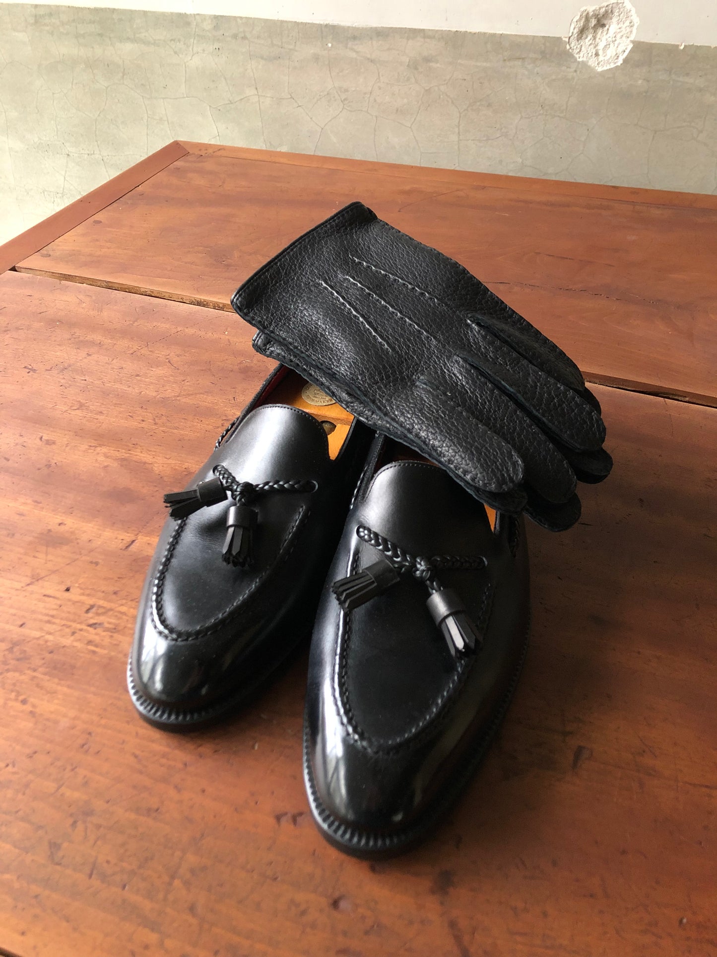 DENT'S unlined peccary gloves