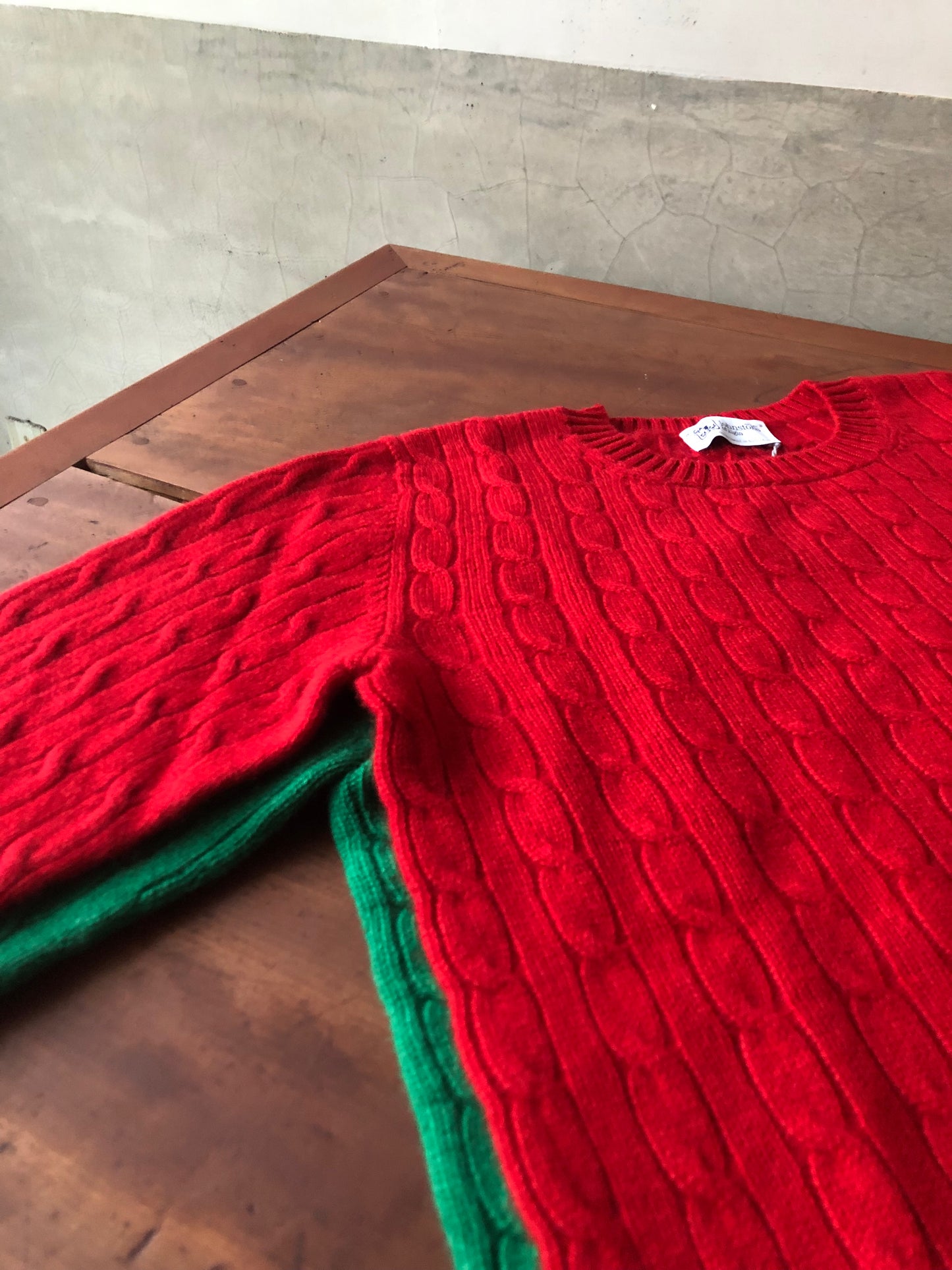 Johnstons of Elgin 4ply cashmere cable crew