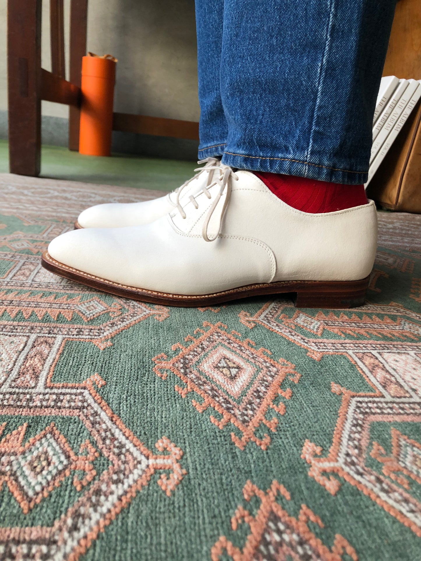Alfred Sergent white bucks plain-toe