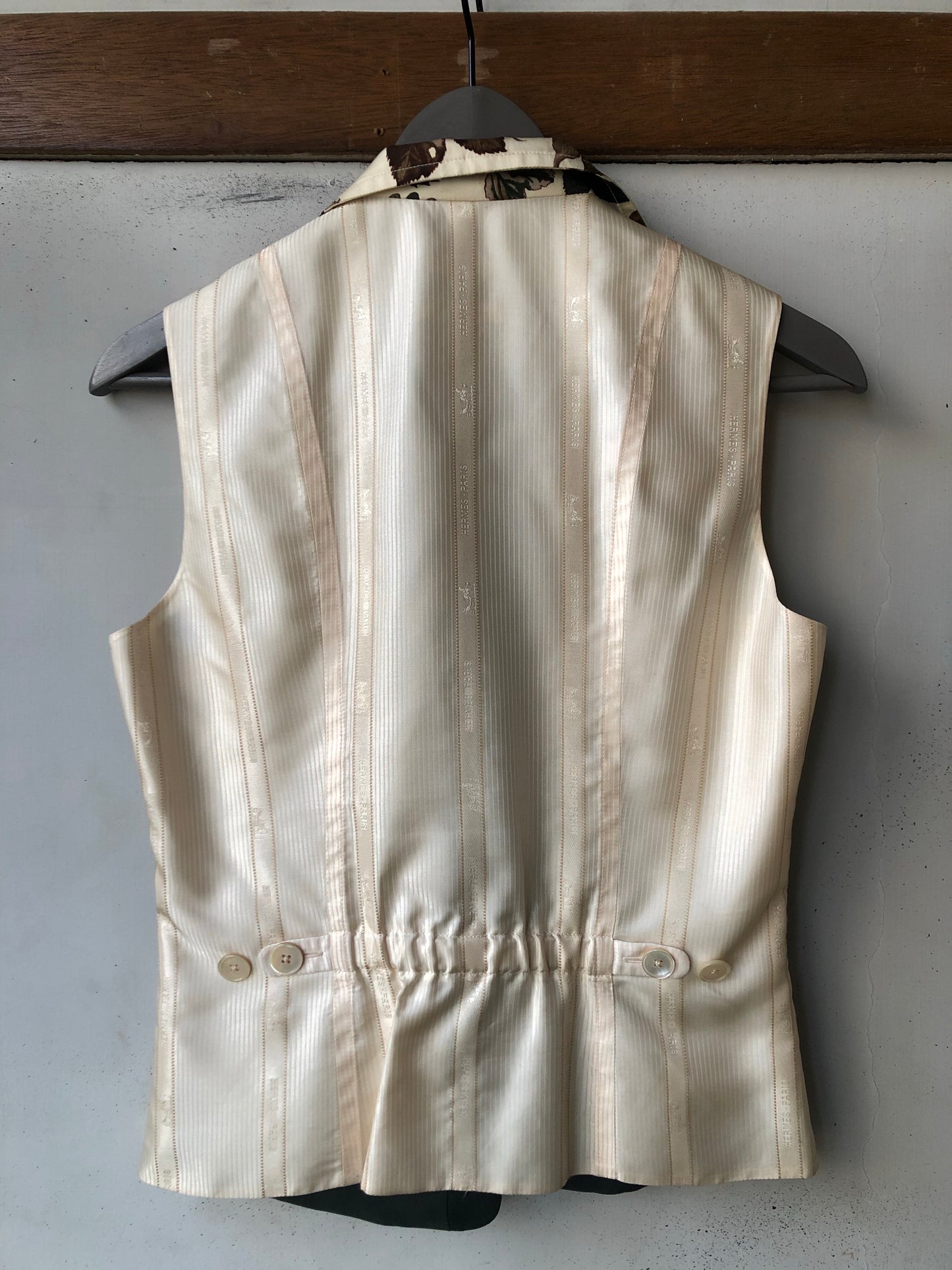 Hermès silk no sleeve jacket for lady
